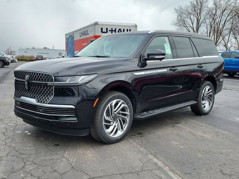 New 2026 Lincoln Navigator Premiere image 8