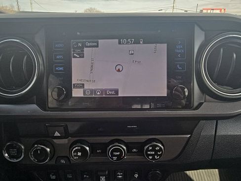 Used 2019 Toyota Tacoma TRD Sport image 12