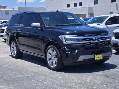Used 2022 Ford Expedition Platinum RWD image 3