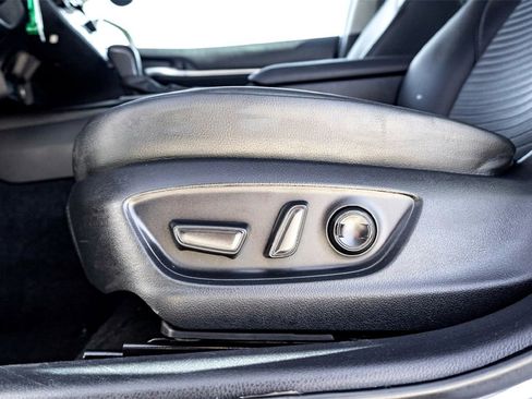 Used 2024 Toyota Camry SE image 12