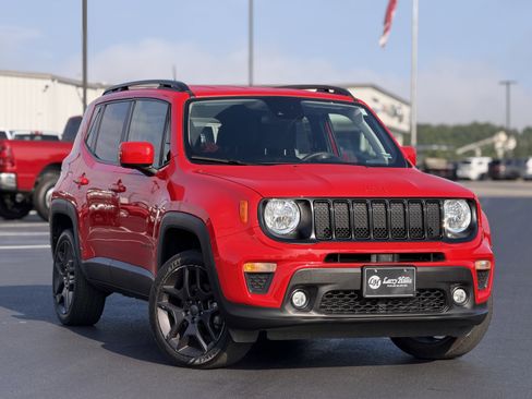 Used 2022 Jeep Renegade Latitude AWD/4WD image 3