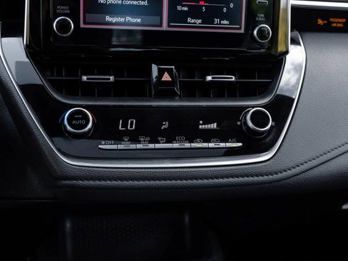 Used 2020 Toyota Corolla SE w/ SE Premium Package FWD image 23