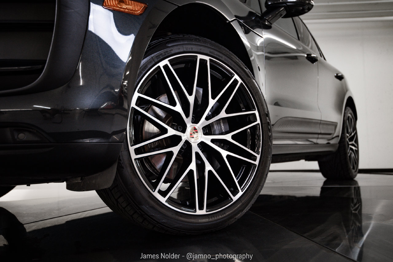 Certified 2023 Porsche Macan AWD/4WD image 12