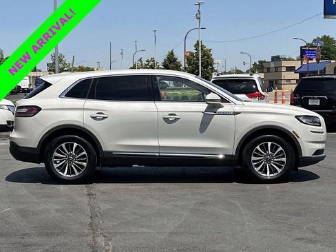 Used 2022 Lincoln Nautilus FWD w/ Premium Package image 2