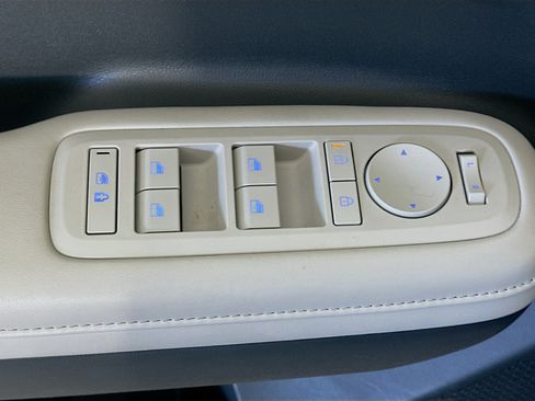 Used 2025 Hyundai Santa Fe SEL AWD/4WD image 15
