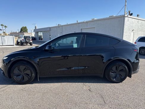 Used 2026 Tesla Model Y 2WD image 7