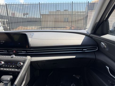 Used 2025 Hyundai Elantra Limited FWD image 37