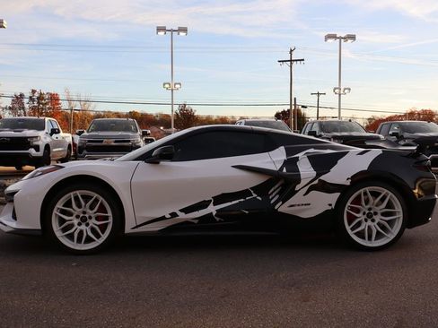 Used 2024 Chevrolet Corvette Z06 image 32