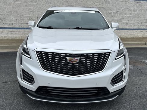 Used 2025 Cadillac XT5 Premium Luxury image 2