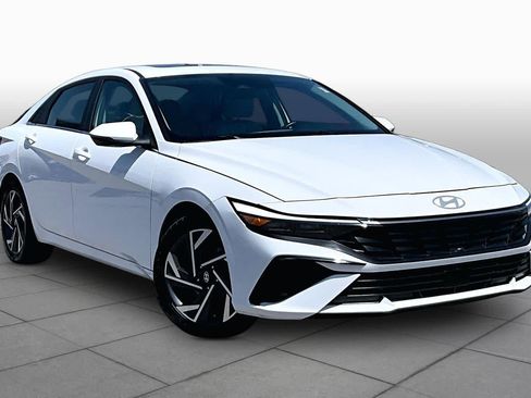 Used 2025 Hyundai Elantra Limited FWD image 3