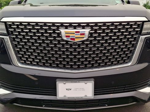Used 2024 Cadillac Escalade Premium Luxury AWD/4WD image 9