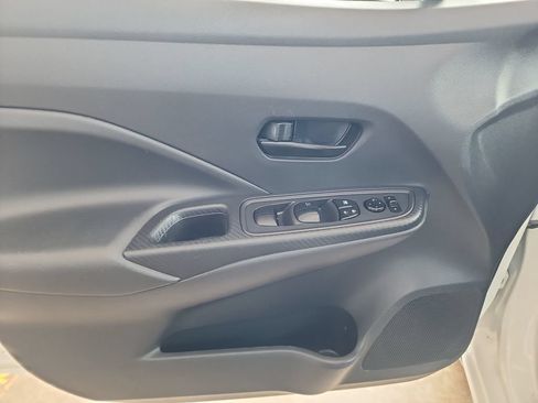 Used 2022 Nissan Versa S FWD image 12