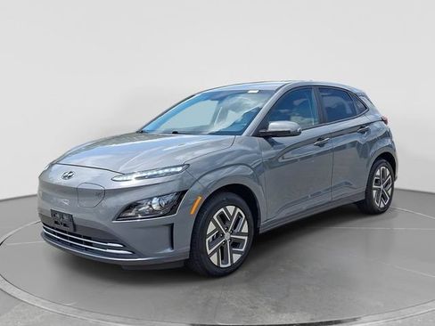 Used 2023 Hyundai Kona SE FWD image 3