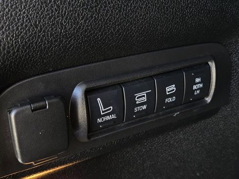 Used 2017 Ford Explorer Platinum image 12