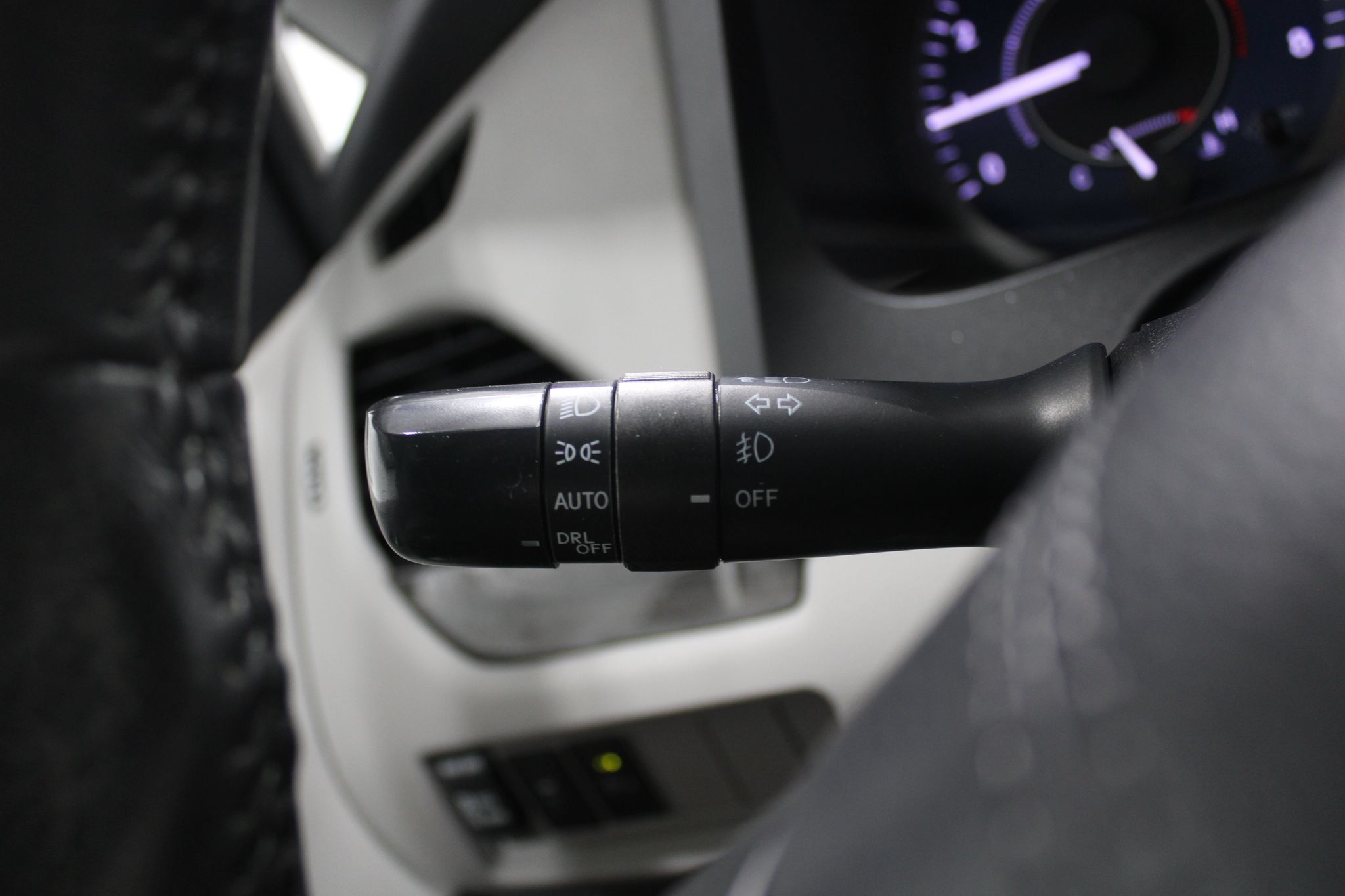 Used 2020 Toyota Sienna XLE w/ XLE Navigation Package FWD image 32
