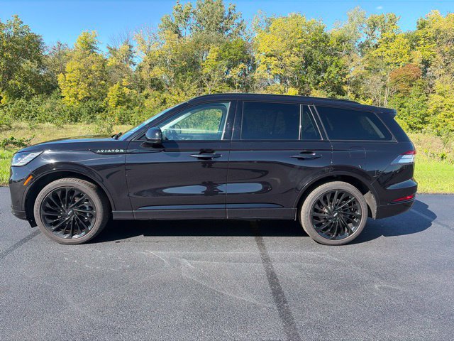 Used 2025 Lincoln Aviator Reserve w/ Equipment Group 201A AWD/4WD image 2