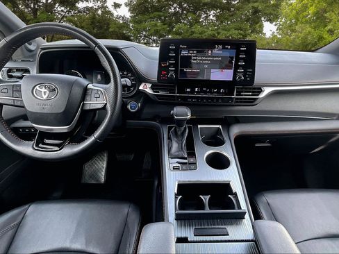 Used 2021 Toyota Sienna XSE w/ XSE Plus Package image 7