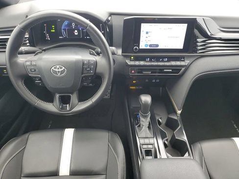 Used 2025 Toyota Camry SE w/ Convenience Package FWD image 15