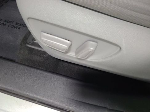 Used 2023 Toyota Highlander LE AWD/4WD image 22