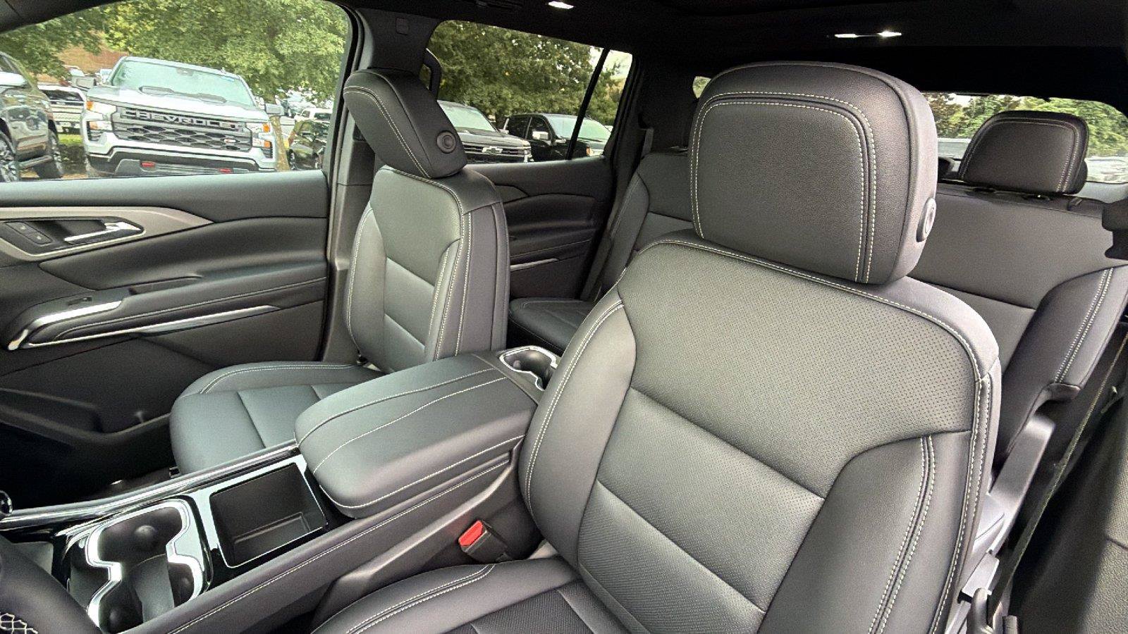 New 2027 Chevrolet Traverse LT w/ Sun and Wheel Package FWD image 18