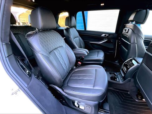 Used 2022 BMW X7 M50i image 19