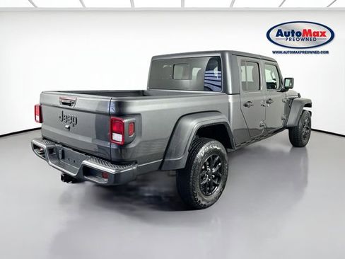 Used 2021 Jeep Gladiator Sport image 2