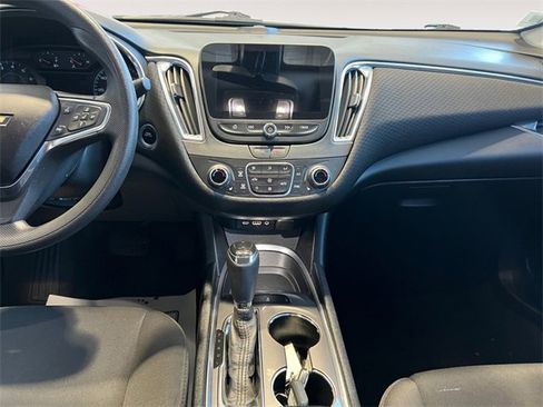 Used 2020 Chevrolet Malibu LT image 9