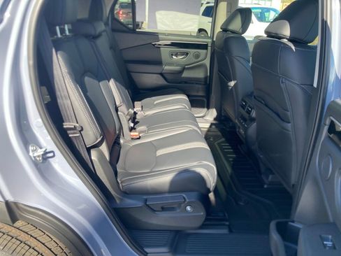 New 2025 Honda Pilot Touring image 6