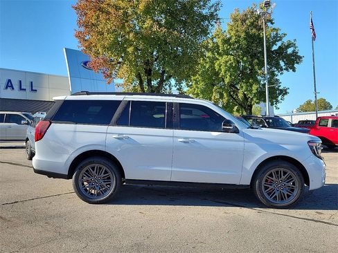 New 2025 Ford Expedition Platinum w/ Stealth Performance Package image 6