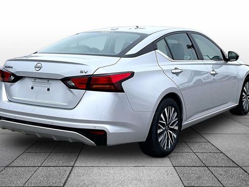 Used 2024 Nissan Altima 2.5 SV image 11