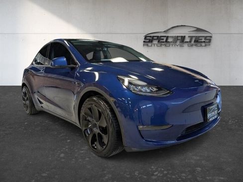 Used 2021 Tesla Model Y Long Range AWD/4WD image 1