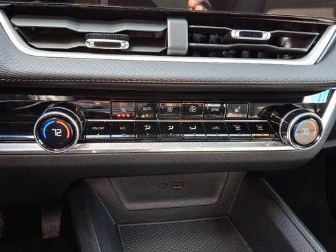 Used 2025 Chevrolet Equinox LT w/ Convenience Package II image 15