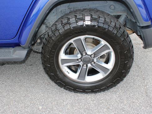 Used 2020 Jeep Wrangler Unlimited Sahara w/ Safety Group AWD/4WD image 11