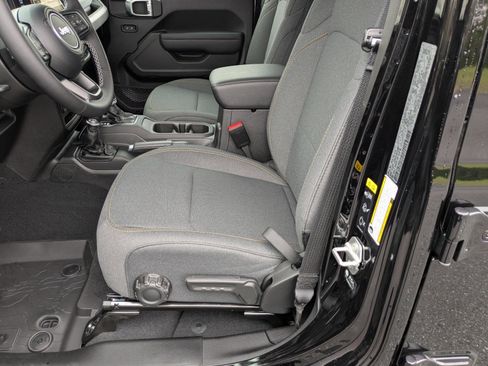 New 2025 Jeep Gladiator Sport image 20