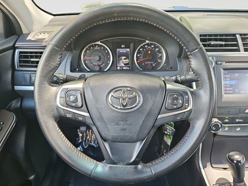 Used 2015 Toyota Camry SE FWD image 38