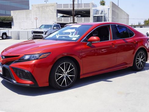 Certified 2022 Toyota Camry SE w/ Convenience Package FWD image 4