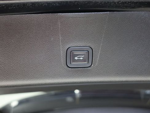 Used 2019 Chevrolet Traverse LT FWD image 42