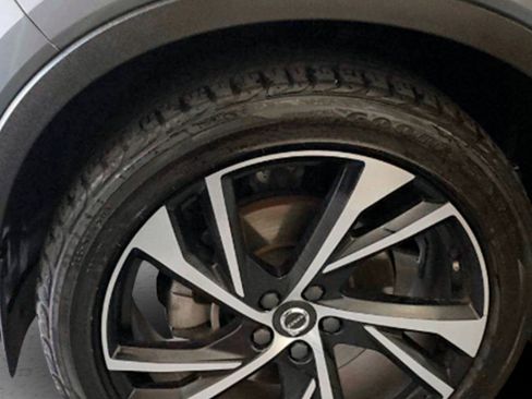 Used 2020 Volvo XC40 T4 R-Design w/ Protection Package Premier image 8