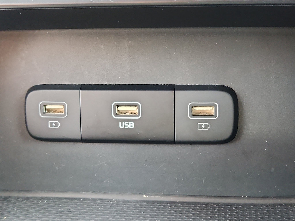 Used 2024 Kia Carnival LX FWD image 23