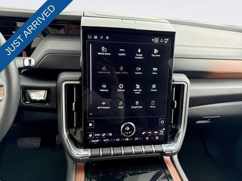 Used 2025 GMC Yukon XL Denali image 16