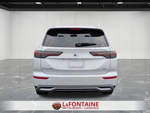 New 2026 Mitsubishi Outlander LE image 4