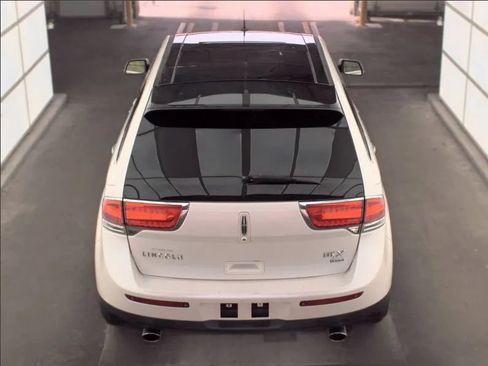 Used 2015 Lincoln MKX AWD w/ Equipment Group 102A image 4