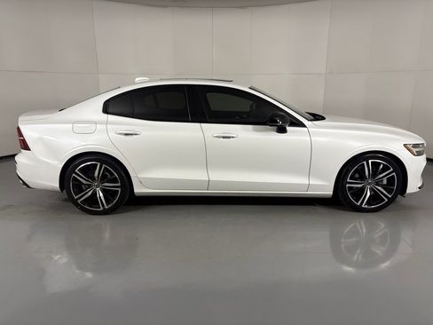 Used 2019 Volvo S60 T5 R-Design image 9