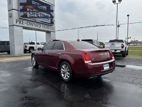 Used 2019 Chrysler 300 Limited AWD/4WD image 3