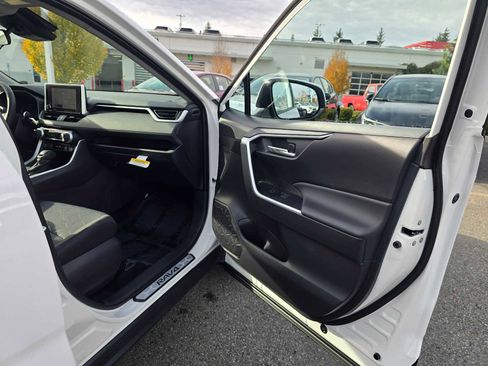 New 2025 Toyota RAV4 XLE image 10
