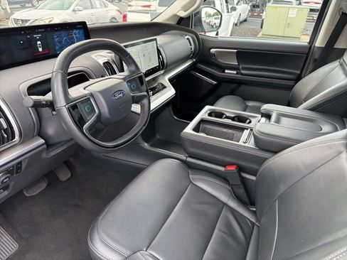 Used 2025 Ford Expedition Platinum AWD/4WD image 13