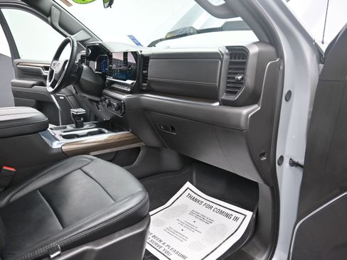 Used 2024 Chevrolet Silverado 1500 LT Trail Boss w/ Convenience Package II AWD/4WD image 22
