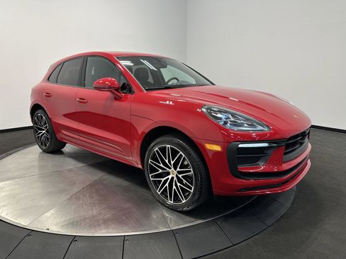 Certified 2025 Porsche Macan AWD/4WD image 3