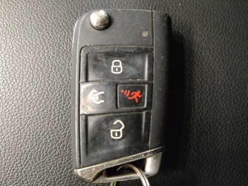 Used 2021 Volkswagen Tiguan S FWD image 32