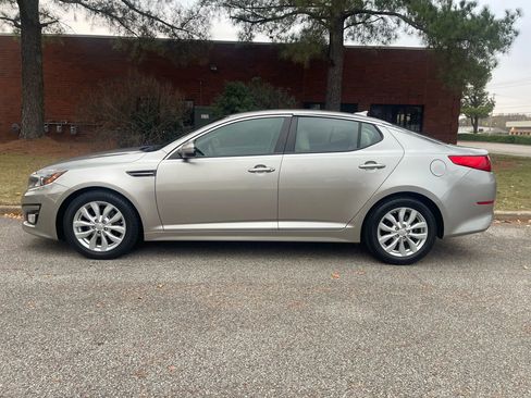 Used 2015 Kia Optima LX FWD image 2